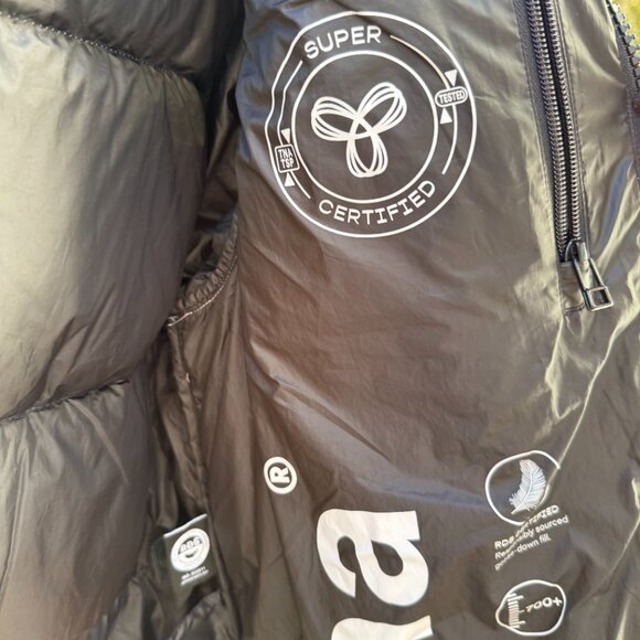 Aritzia | Supper Puffer | Shorty | XS | Champaign | Great Condition Minor Flaw - Picture 7 of 14